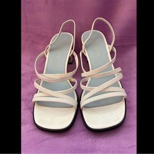 Liz Claiborne white leather strappy sandals - Size 8